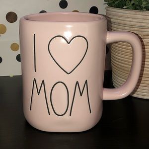 💥2/$30💥Rae Dunn pink I LOVE MOM ceramic mug